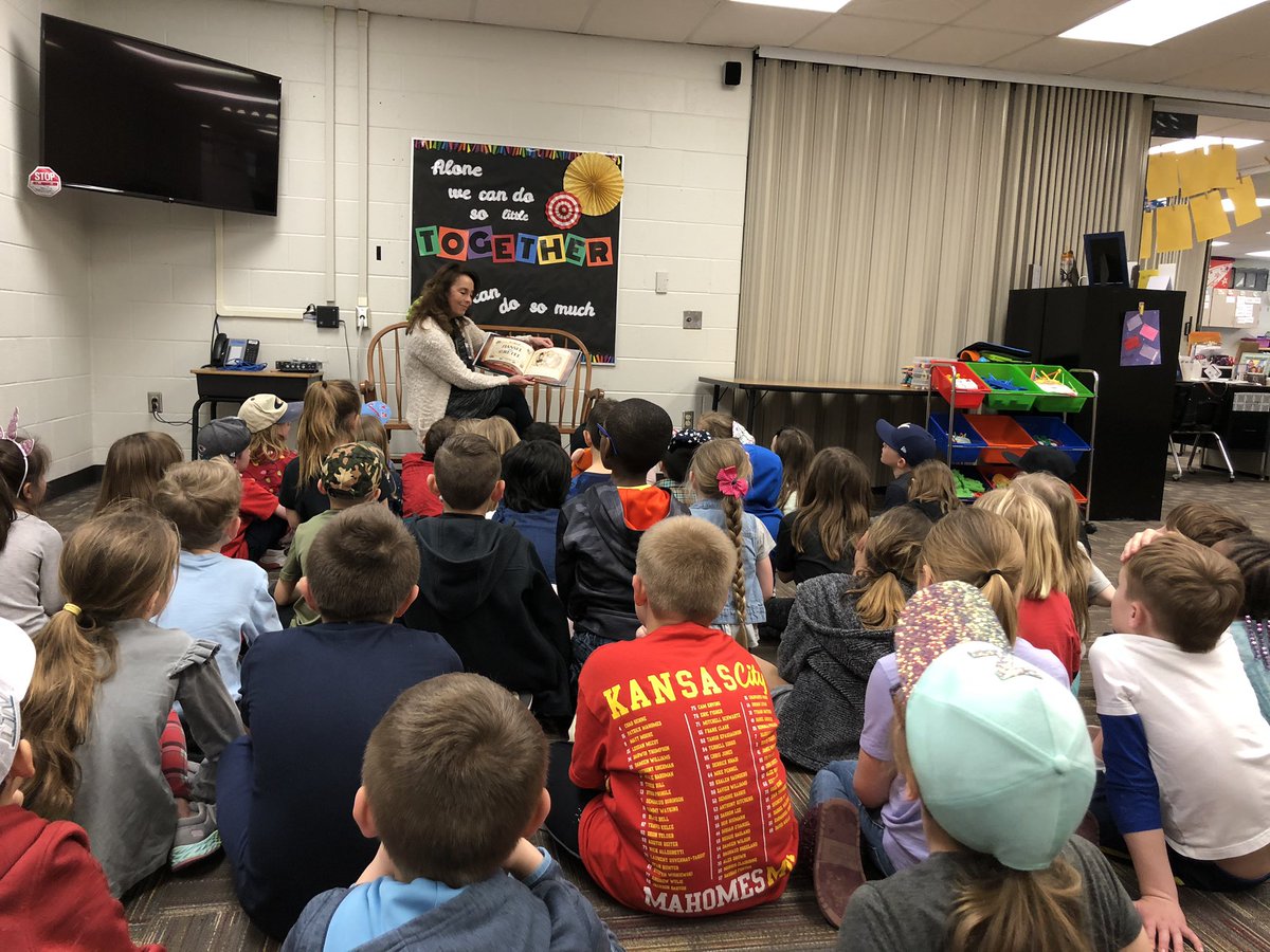 Thank you <a href="/KatyBergen/">Katy Bergen</a> and <a href="/LauraMaxwell12/">Laura Maxwell</a> for reading to our 1st graders today! We appreciate that you took the time to read to us during #ReadAcrossAmericaWeek! 📚 <a href="/LSR7/">Lee's Summit R-7 Schools</a> <a href="/hhehornets/">Hawthorn Hill Elementary</a> <a href="/HHEMrsHarrel/">Jamie Harrel</a> @MrsBrutoHHE