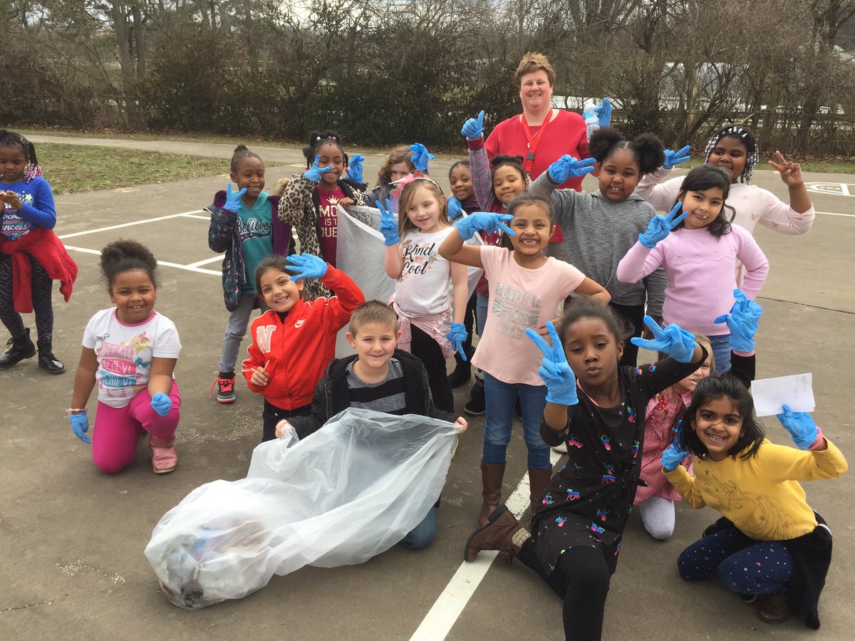 amvodnik71's tweet photo. 1st grade viking pride cleaning up trash on the playground at recess today. #SHElem https://t.co/nqT3rT4FlS