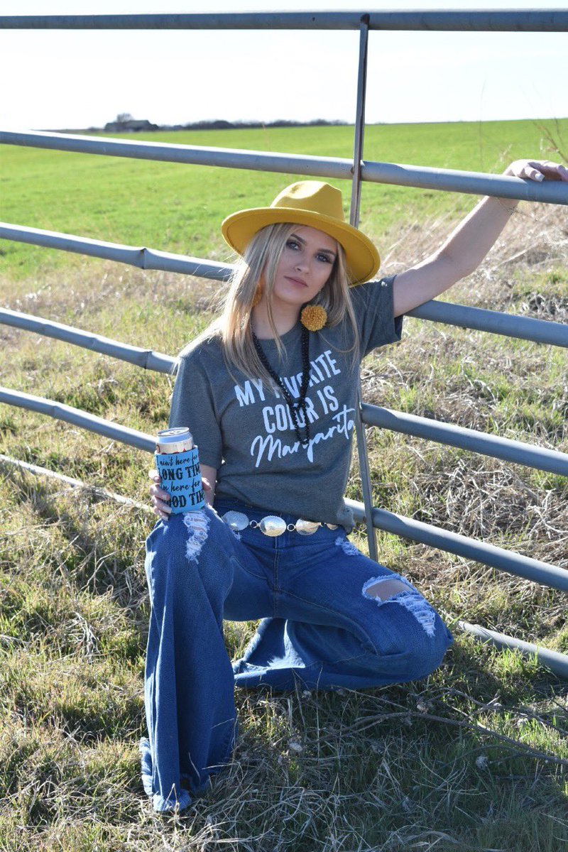 BBluebonnets's tweet photo. ✨GIVEAWAY✨
• You MUST be following us
• You Must retweet this tweet
• Reply &amp; rag 3 friends to get an extra entry!
Winner will get to choose 1 of our tees &amp; 1 Koozie, and will receive some extra surprise goodies 😉
Winner will be picked in 3 weeks!💗 https://t.co/EwLzTfyOGq