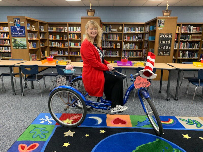 GleasonSchoolTN's tweet photo. We are enjoying our “Read Across America” week.  More fun to come Thursday and Friday. We are giving away over 100 books and 2 “Happy House” reading tents. https://t.co/5HZPyamdv0
