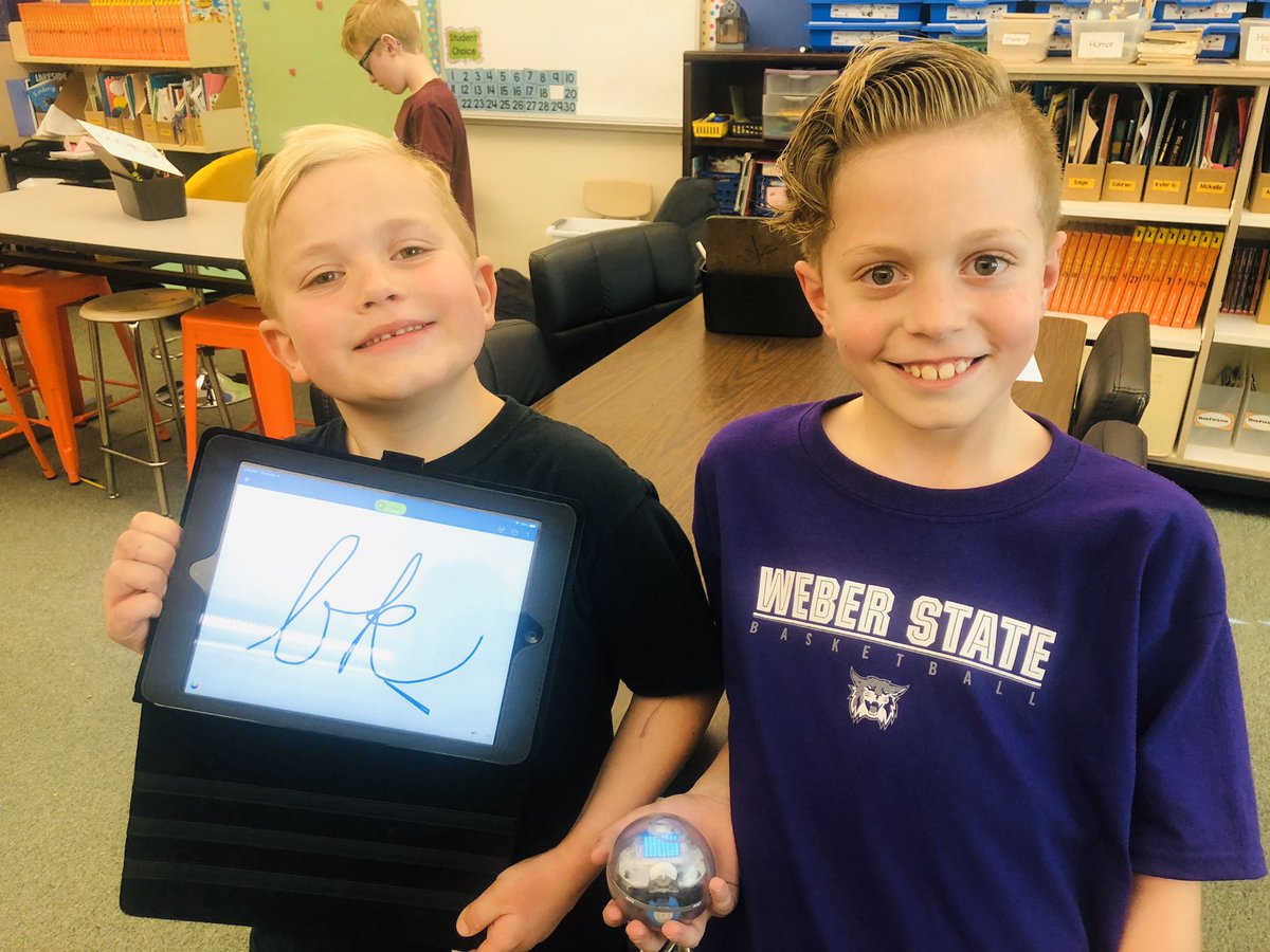 MrsHFishy's tweet photo. Practiced cursive with our Sphero Bolts today using the draw feature! My students flipped out. 🤯🥳 They LOVED practicing their cursive with robots today!! 💙💙 #TeachInDavis #spheroleadeducator @SpheroEdu https://t.co/OHJlvWs6NR