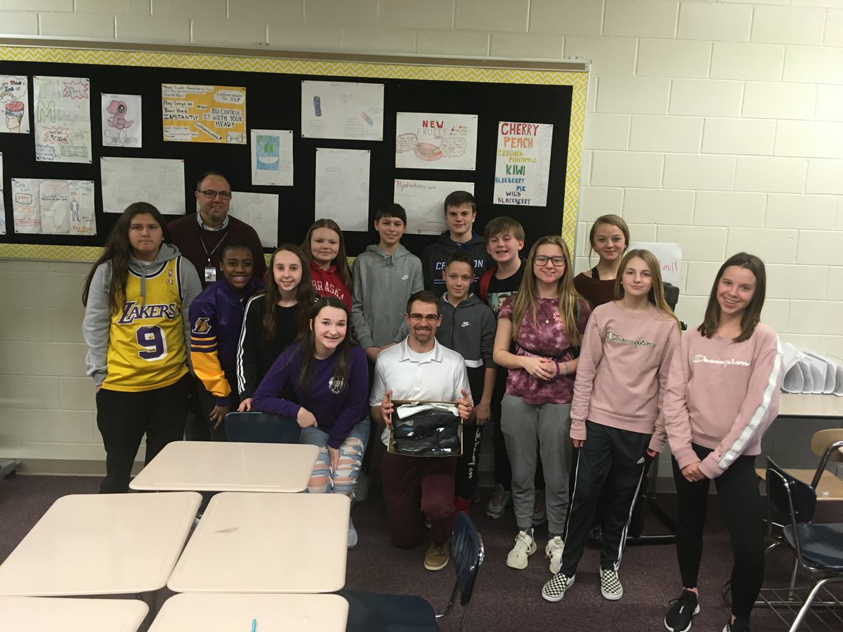 BellevueSchools's tweet photo. #TeamBPS &amp; @LFWarriors to share Students Amazing Act of Kindness on @KellyClarksonTV It will air Thurs. 3/5/20 at 3PM. Details here: https://t.co/hoAPWls4Hp #bpsne #ChampionsForChildren https://t.co/9vwu2wLeAJ