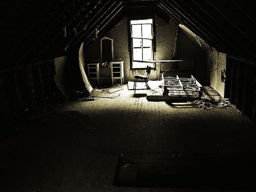 Check back here tomorrow to hear and watch our first #BlackJamCircus #LiveFromTheAttic 👀session... 

Any guesses what #ninetiesclassictune we’ve taken on? 💃🏻🕺🏽