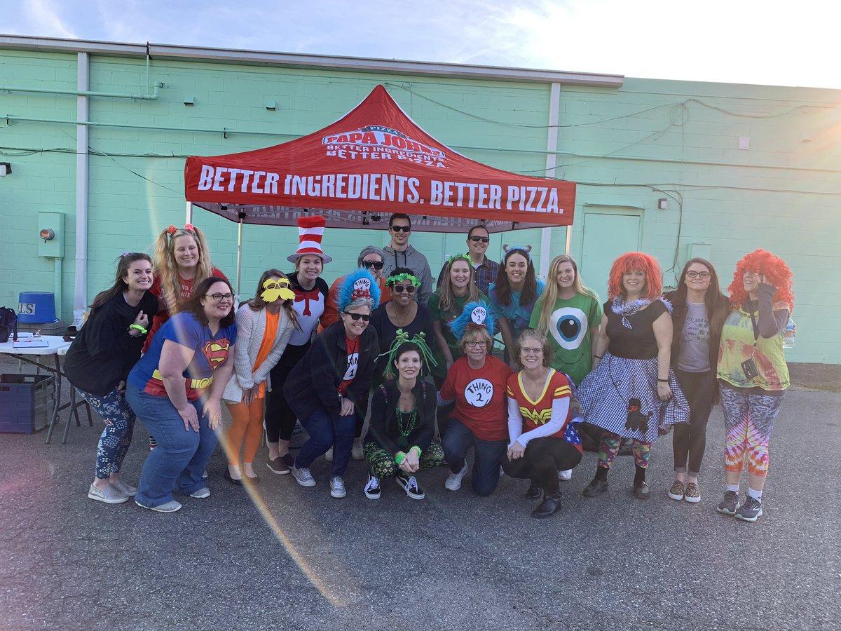 AMDavisElem's tweet image. Papa John’s Pizza Night!! 🍕 😍
