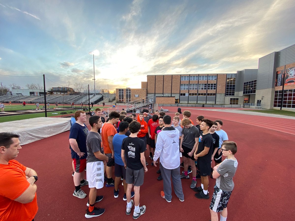 CoachEvanDreyer's tweet photo. Our 8th graders are putting great days together!! Our coaching staff is excited about their commitment to improvement!! #WorkWins #DaretoBeDifferent #ProtecttheTradition https://t.co/kvDhov2h76