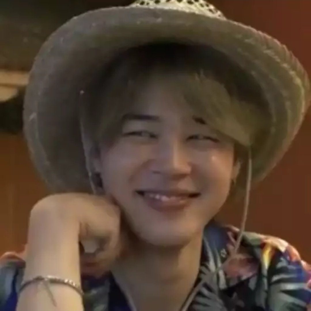 btsmemes_br7's tweet photo. pessoa: "você ficou com fulano?"
eu: "não"
pessoa: "olha aqui pra mim, se você rir você está mentindo"

a cara que a pessoa faz: https://t.co/tdTrO3I70n