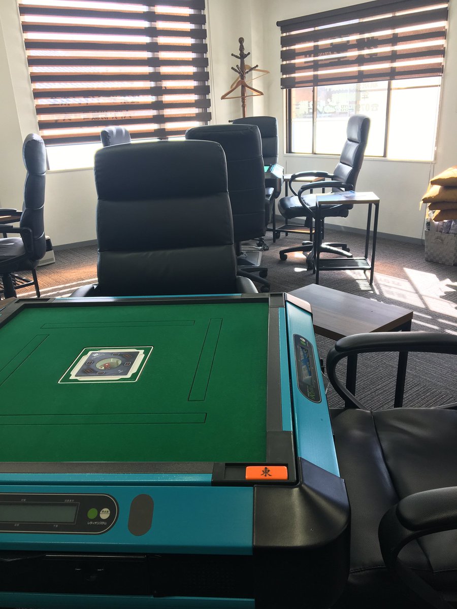 BEACH1_2018's tweet photo. 今月、大会のみ中止の対応を取らせて頂いておりますが、牌も点棒も椅子も卓も全てアルコール消毒して営業しております。
#アルコール消毒  #健康麻雀教室 #大会のみ中止 https://t.co/cWKPvJtlkP