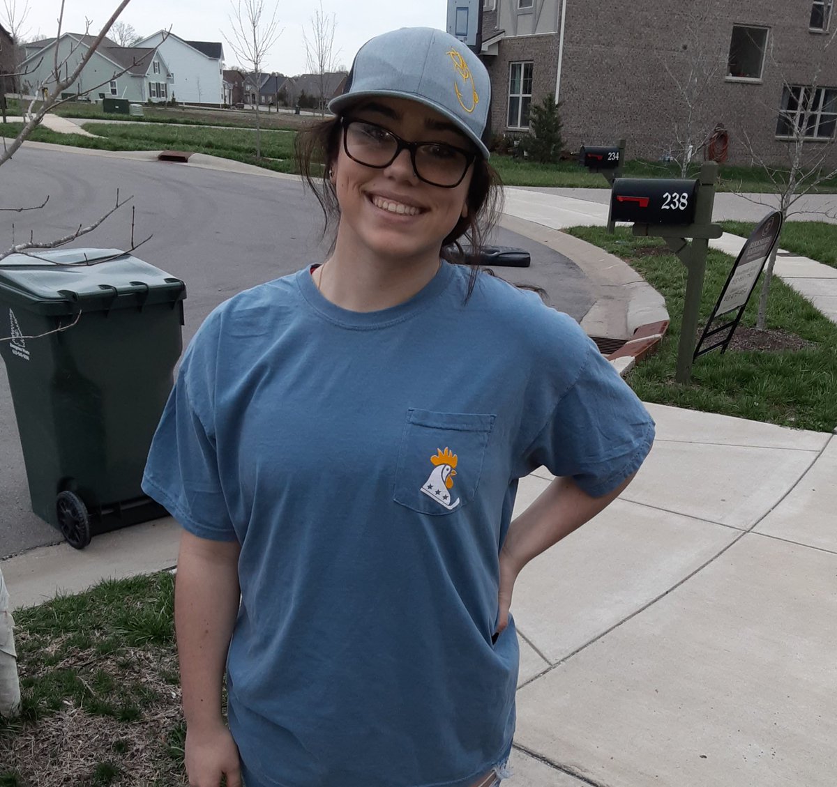 JacobDeveral's tweet photo. Thanks to my guys @615HotChickens , I got the bada**  shirt yall sent. But, my daughter got ahold of it before I did. Appreciate the swag . #catfishjake https://t.co/fvMKDtxfhW