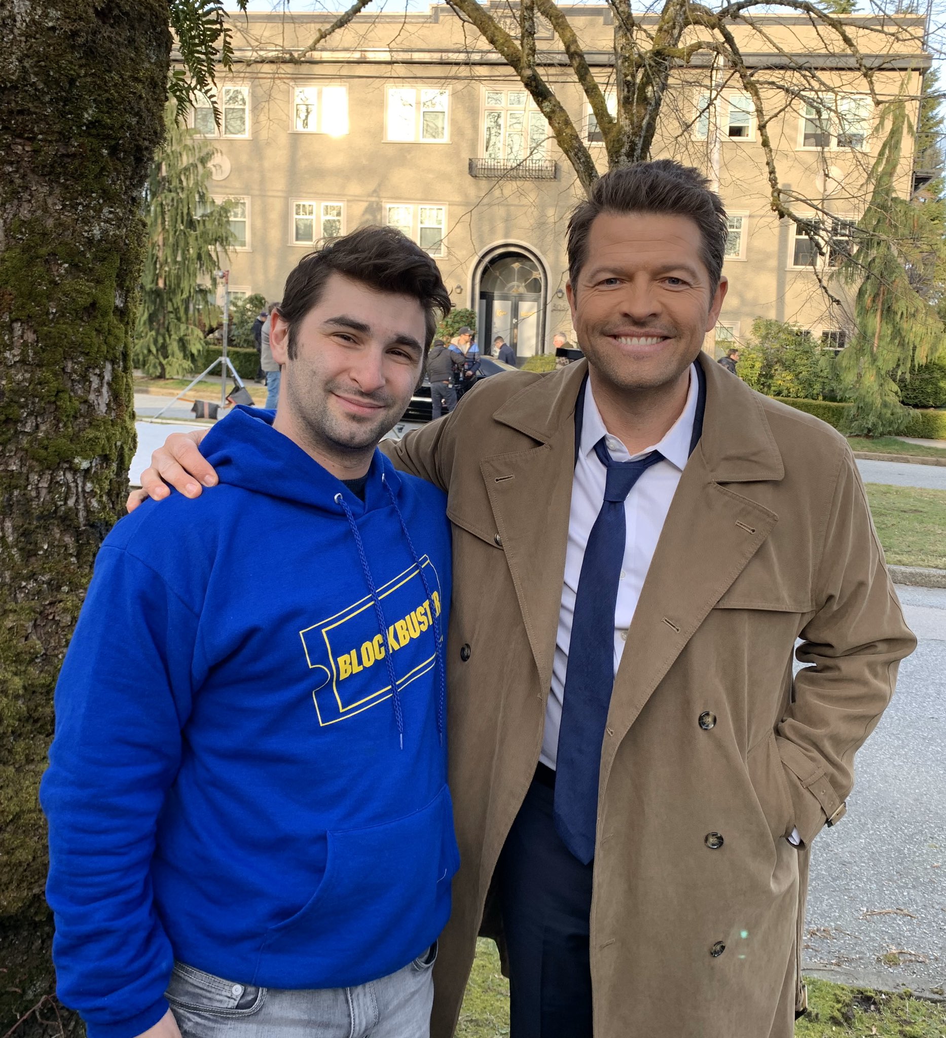 Chillin with Misha Collins on the Supernatural set @mishacollins @cw_spn https://t.co/85ppIK5VMa