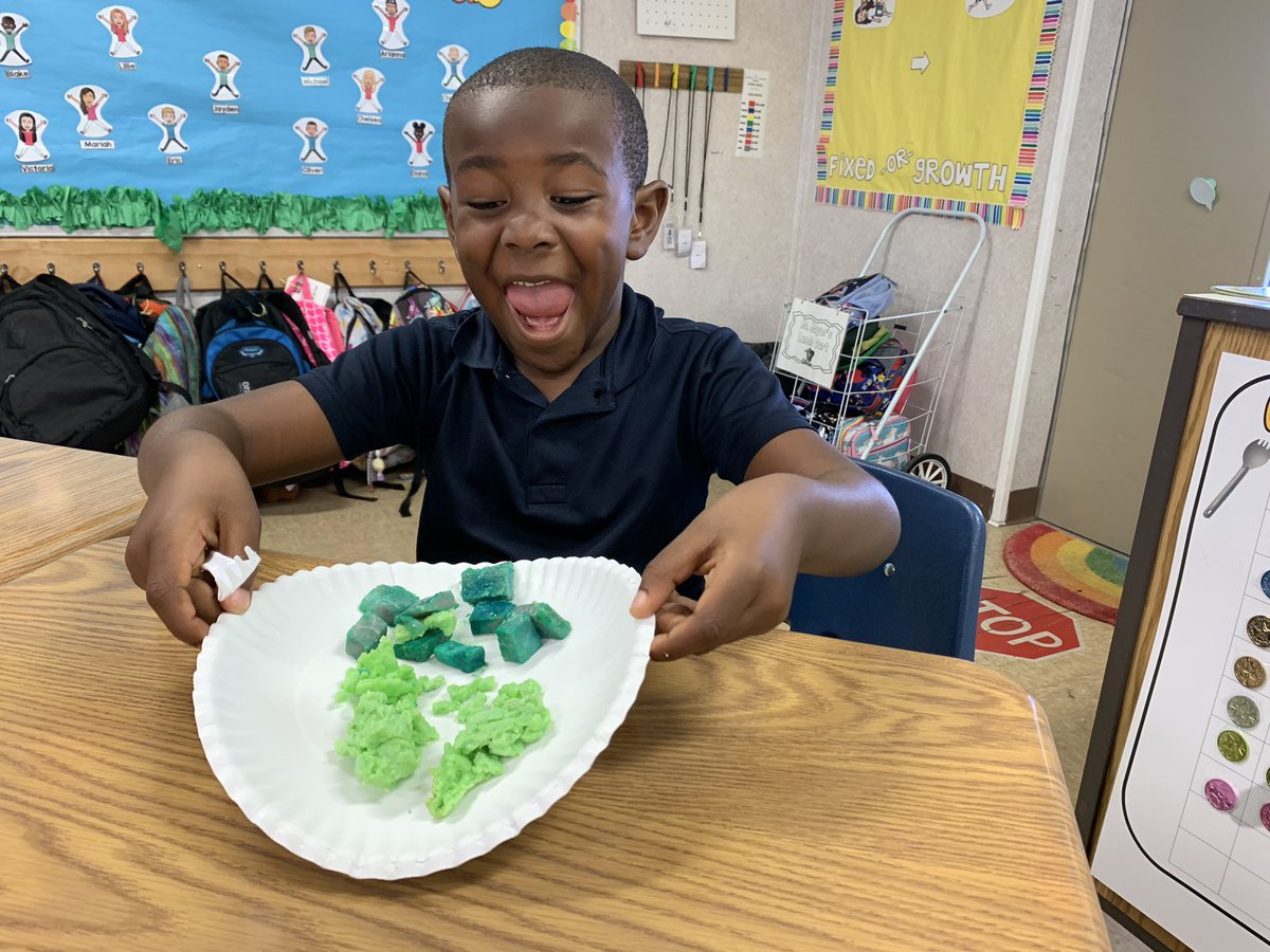 MsMayorsClass's tweet photo. We do like green eggs and ham, we do we like them Sam I Am 💚💚 @VineyardsVipers @collierschools #DrSeussWeek https://t.co/Luk7QOreYp