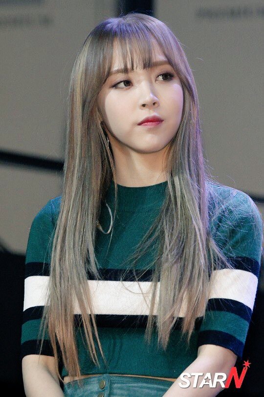 ムンビョルさん、前髪作るだけで撮影に限らずステージでもフェミニン