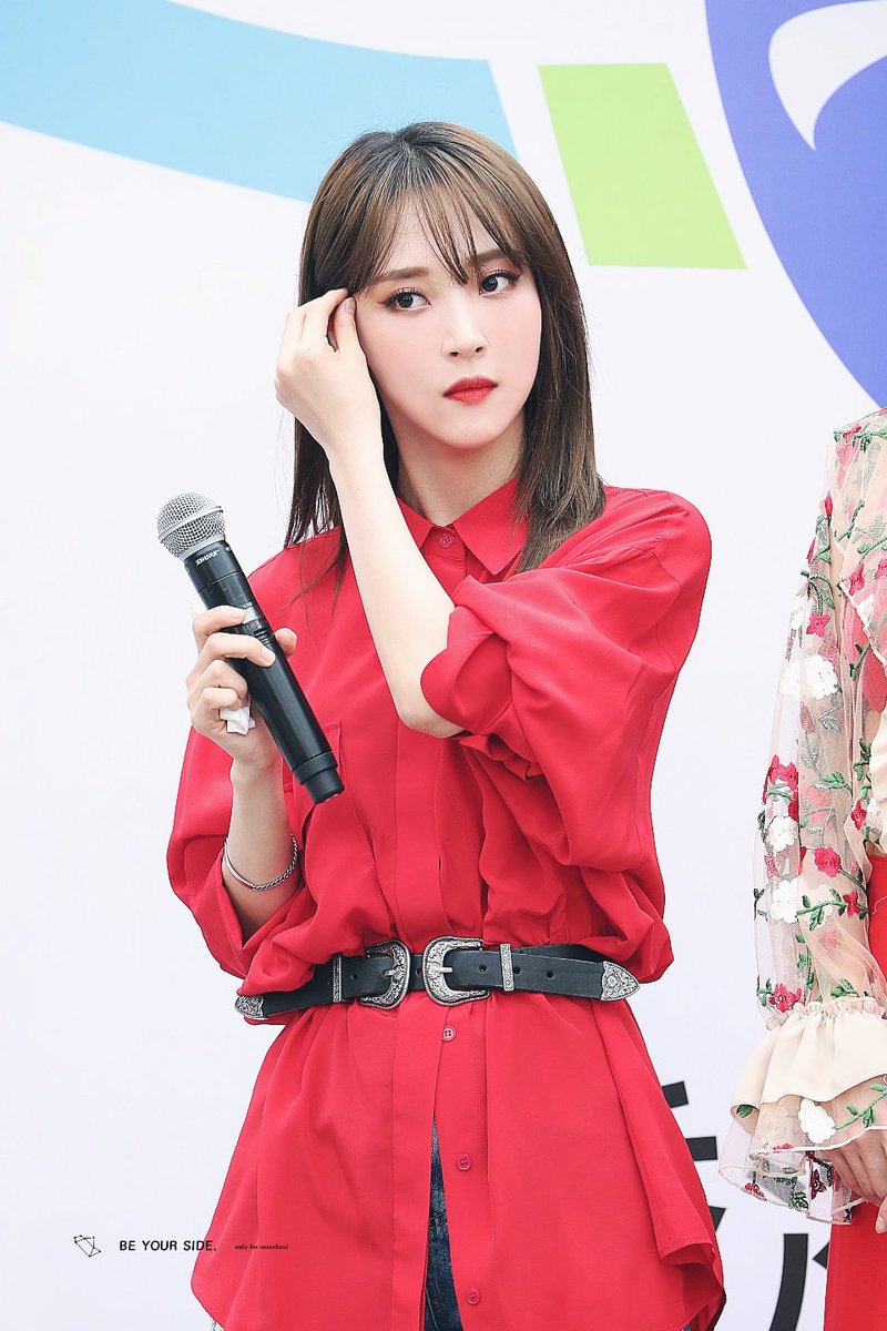 ムンビョルさん、前髪作るだけで撮影に限らずステージでもフェミニン