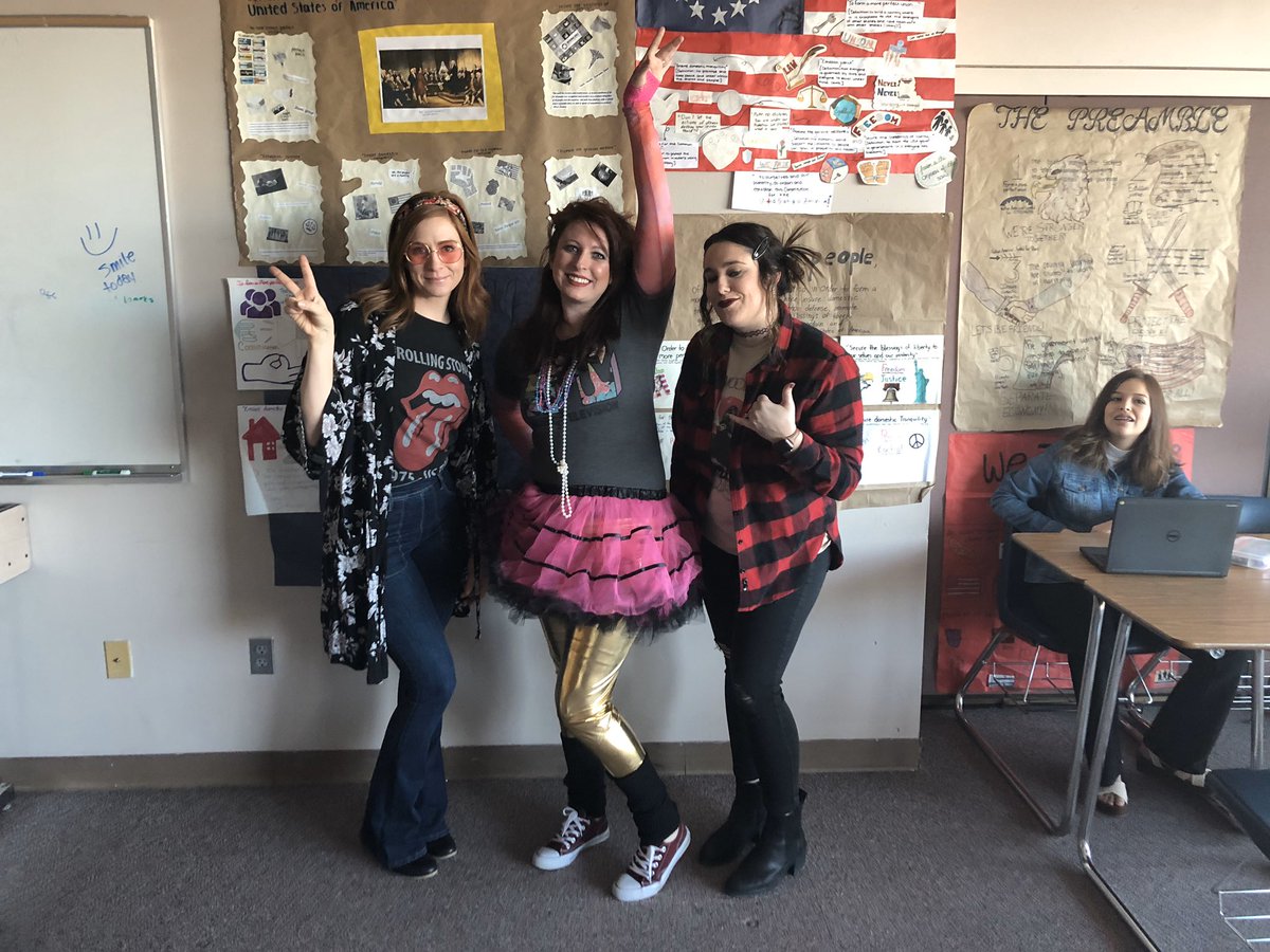 Decades Day!! 70s, 80s, and 90s represented!! #ranchviewproud <a href="/RanchViewMS/">RVMS</a> @ErinKyllo <a href="/shelleyahyland/">shelley</a> <a href="/SandraJBarrett/">Sandra Barrett</a>