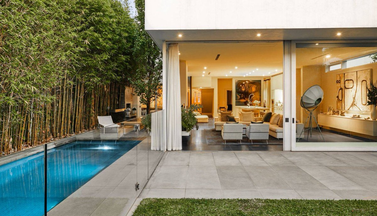 VillaGetaways's tweet photo. Introducing a new destination for Villa Getaways...Melbourne! 🇦🇺 Check out stunning Villa 5986 in South Melbourne available for holiday rental https://t.co/2tSKJ8ajpH
#luxurytravel #Melbourne #thegetawaylife https://t.co/ODJfsbNHTP