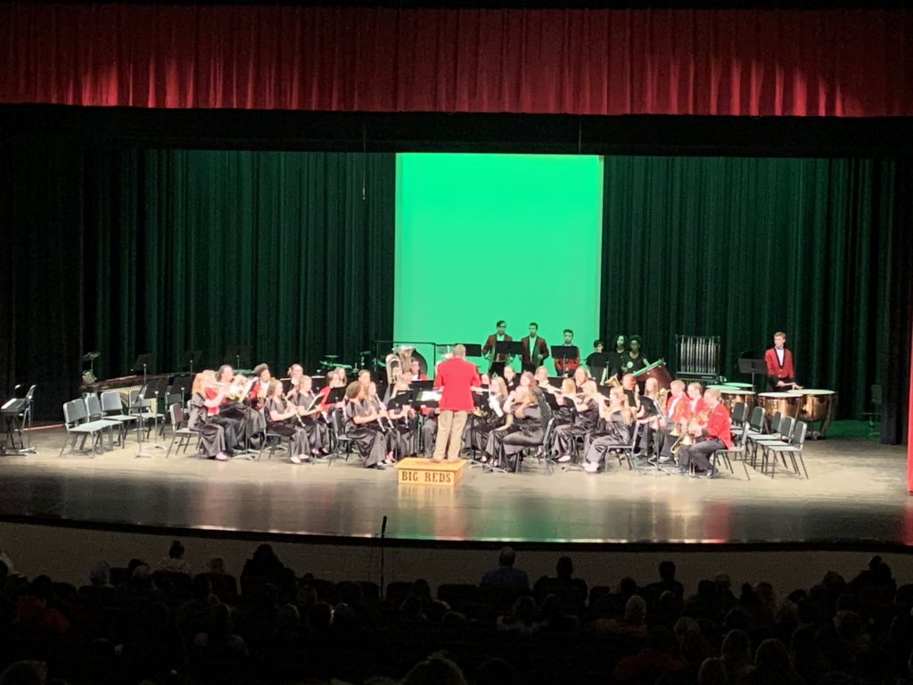 PalmerRayna's tweet photo. Winter Concert @PhhsBigReds great job to all 4 bands. Always live hearing our bands 🎵❤️ #alwaysabigred #1phasd. https://t.co/rWCaV5bApI