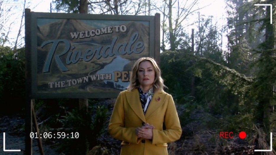 RiverDudesPod's tweet photo. “Welcome to Riverdale. A town born in blood” #riverdale #aliceCooper #alicesmith https://t.co/0uqiX6TF65
