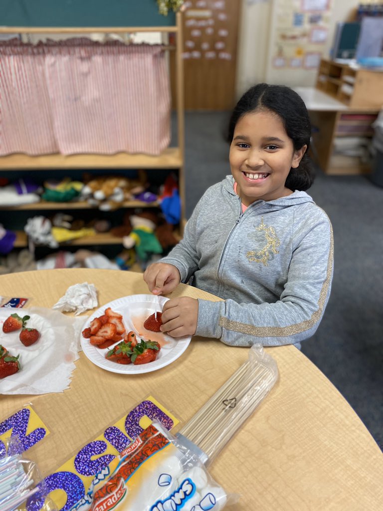 #ReadAcrossAmerica celebrations continue with TLAA 4th grade visiting STEAM Pre-K for story time, a craft and a special snack too!  @APSuperGray @APDirCI_ERuiz @Jackson__Lauren <a href="/TheaJackson8/">Thea M Jackson-Byers</a> <a href="/JamesTParham1/">James T. Parham</a> @napolitania21 <a href="/CurlyBrown38/">Tiffeny Andrews</a> <a href="/tippedpurple/">Belinda Hughes</a> <a href="/BiBi__Bennett/">BiBi Bennett</a>
