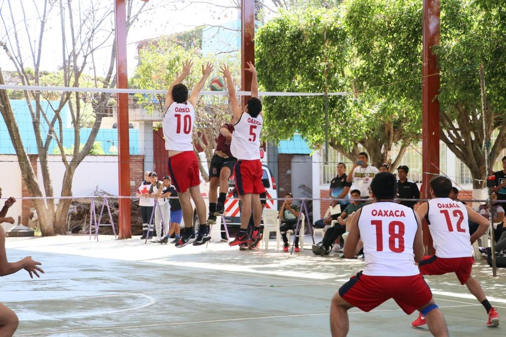 sietediasoaxaca's tweet photo. Con la conclusión del segundo bloque deportivo, culminó la etapa Estatal de los Juegos Nacionales #Conade2020, que coordinó @INCUDE_GobOax, con la participación de deportistas de las ocho regiones de la entidad. #Oaxaca
@alejandromurat @MontseHeinze
☑️https://t.co/T3CNJbyRVA https://t.co/nmSxgFDXoE