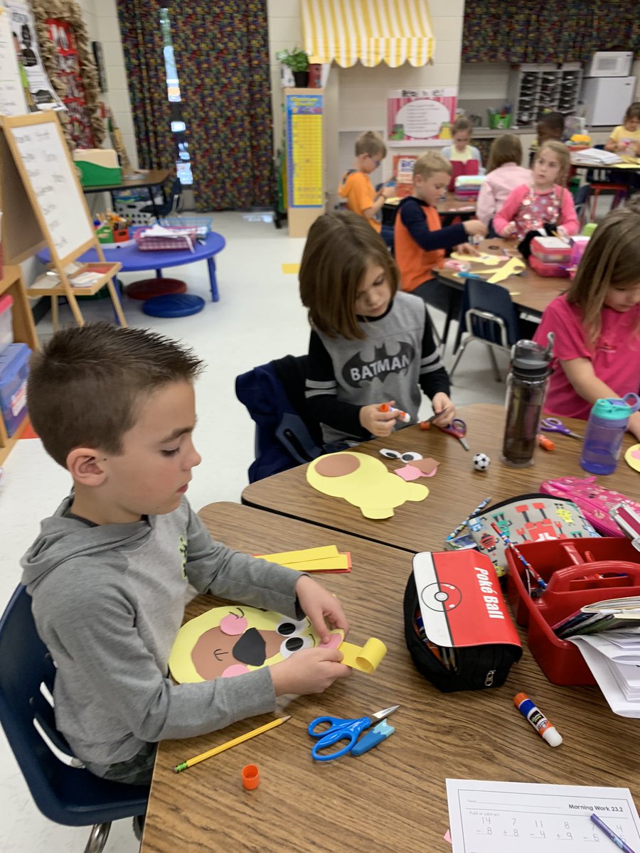 SusanFennell14's tweet photo. Rainy days are best spent using our collaboration mats and doing a craft! #rhpsisthebest #weworkbesttogether https://t.co/8u3HfHs9VF