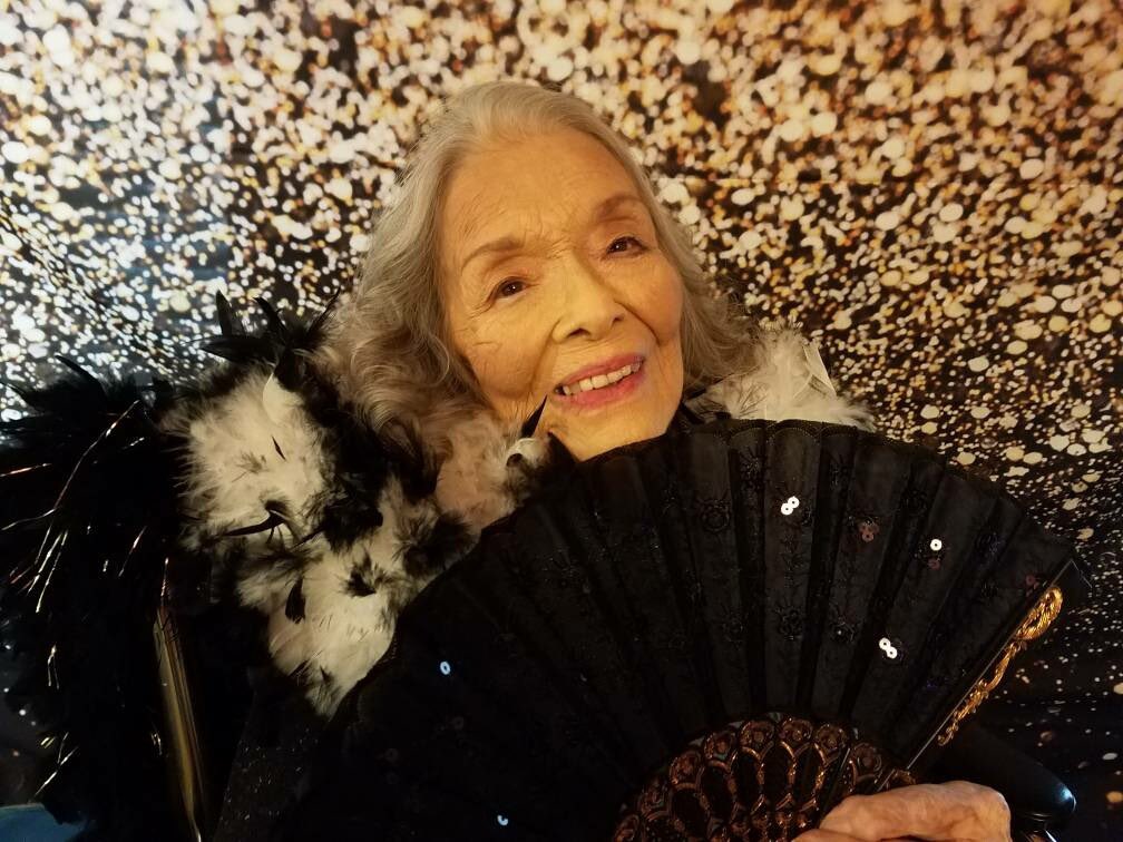 OaksBethesda's tweet photo. Our lovely ladies had a blast today! Hair, makeup, and a glamour photo shoot! Safe to say they all felt beautiful! @TrilogyLiving #trilogyliving https://t.co/P5mHhQ5v00