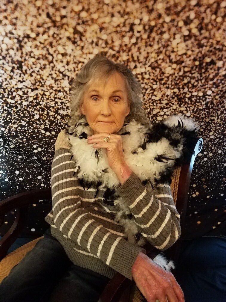 OaksBethesda's tweet photo. Our lovely ladies had a blast today! Hair, makeup, and a glamour photo shoot! Safe to say they all felt beautiful! @TrilogyLiving #trilogyliving https://t.co/P5mHhQ5v00