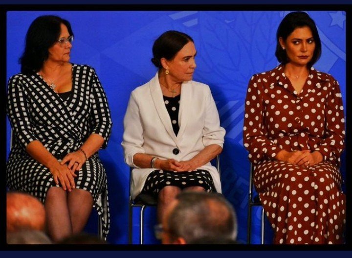 Mulheres arretadas de esquerda tweet media