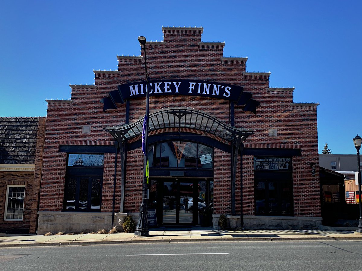 ChiBeerGeeks's tweet photo. lunch up in Libertyville today at Lake County’s oldest brewery (‘93)  @mickeyfinns https://t.co/7PFI7kJmvZ