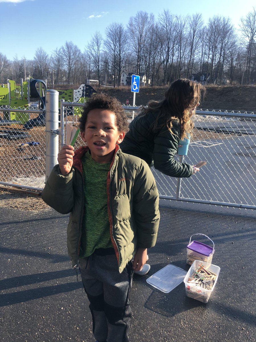 alicialynn43's tweet photo. First grade running club started on the nicest day of 2020. Kids need to move. #howmanymiles #PhysicalActivity #runningclub #100mileclub https://t.co/t8NHOMN7RM