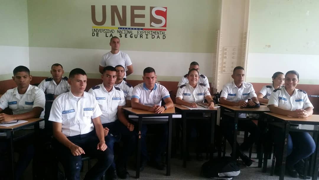 UNES__Tachira's tweet photo. Director de la @UUniversidad #Táchira G/D @JARosalesDuque profundiza sobre aprendizaje diario y formación de calidad de los futuros funcionarios del #CICPC @NestorLReverol @gralcacioppo https://t.co/9i3aixcZq0