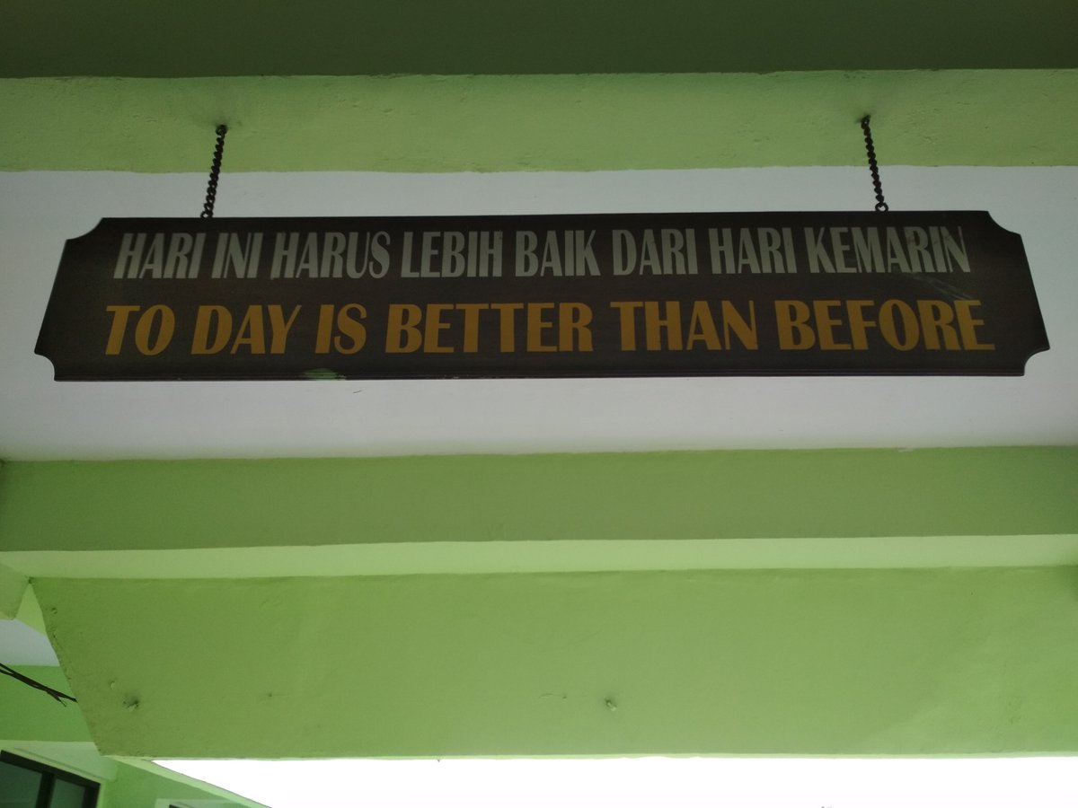 Semoga yang bikin bukan guru bahasa inggris_001..😂😂😂
#papan
#tulisan 
#sma
#keminggris