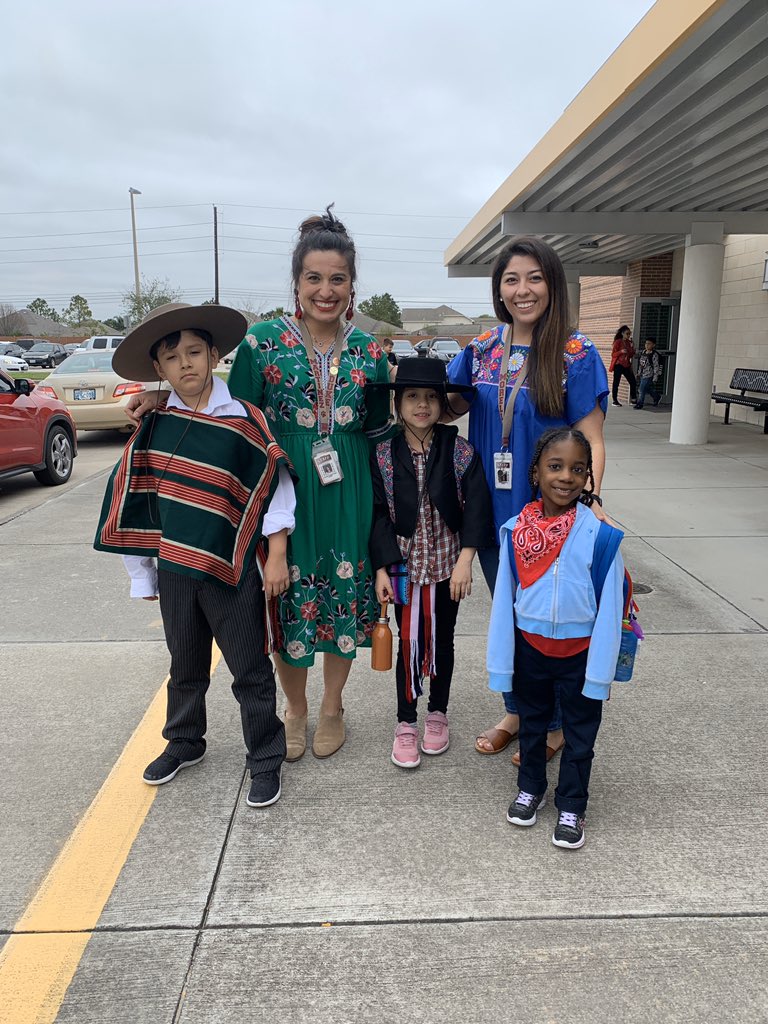 mrsmorellsclass's tweet photo. Check out these Bulldogs representing their culture! 🐾#multiculturalmarch @DukeElem https://t.co/vAPr7PijGC