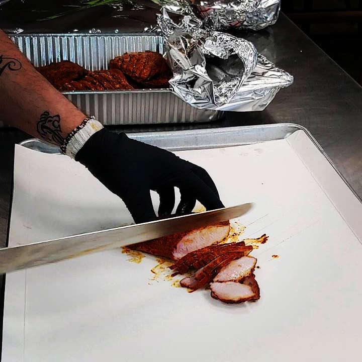 FergoliciousBBQ's tweet photo. Slicing up some @PrairieFresh Pork Brisket for the street tacos we made in our Backyard Class last night at @kcgrillingco. You can sample these Pork Briskets at the @nationalbbq @Big12BigQ next Wednesday night at @KCPLDistrict.
#kcgrillingco #prairiefresh #porkbrisket #nbbql https://t.co/daBx4t8Klk