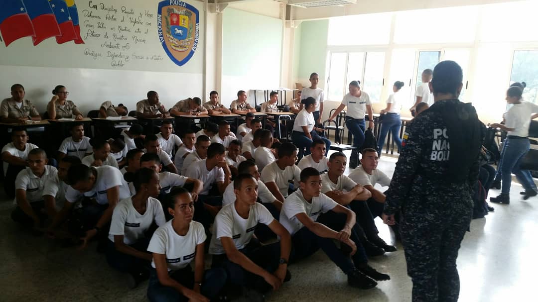 UNES__Tachira's tweet photo. G/D @JARosalesDuque Director @UUniversidad #Táchira "La formación integral enmarcada en los derechos humanos y el nuevo funcionario policial es nuestro principal objetivo..." @NestorLReverol @gralcacioppo https://t.co/eC4EAJpmG6