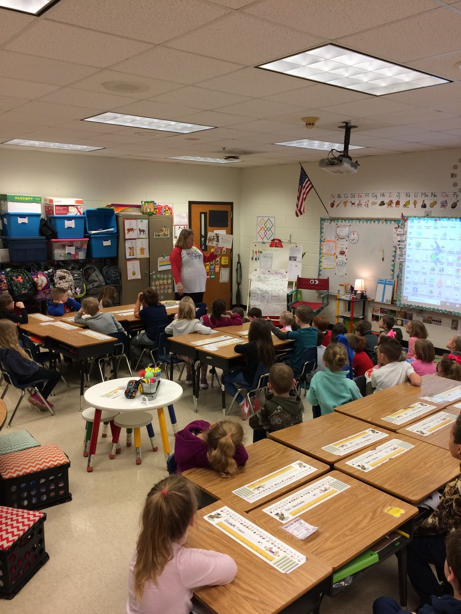 Thank you Leticia Cline for sharing the love of Robert Munsch with our first graders. <a href="/claytoncougars/">Clayton Elementary</a> #cougarnation #cesfam￼￼ <a href="/CherokeeSchools/">Cherokee Co. Schools</a>