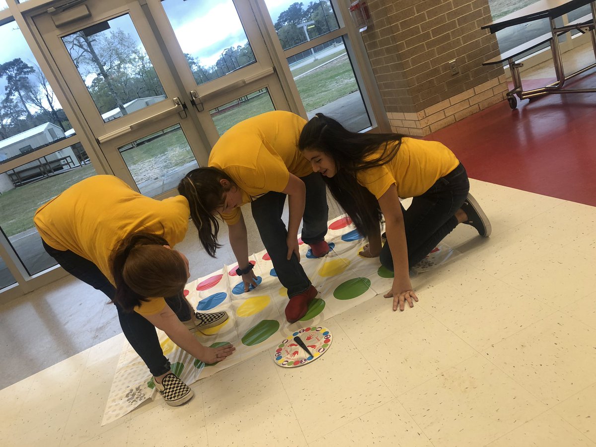 CouncilCms's tweet photo. We had a blast at Family Game Night. Thank you, @CMS_Counseling! #Just4Kids @CMS_IAMCMS #stuco https://t.co/H7ilOiFSG1