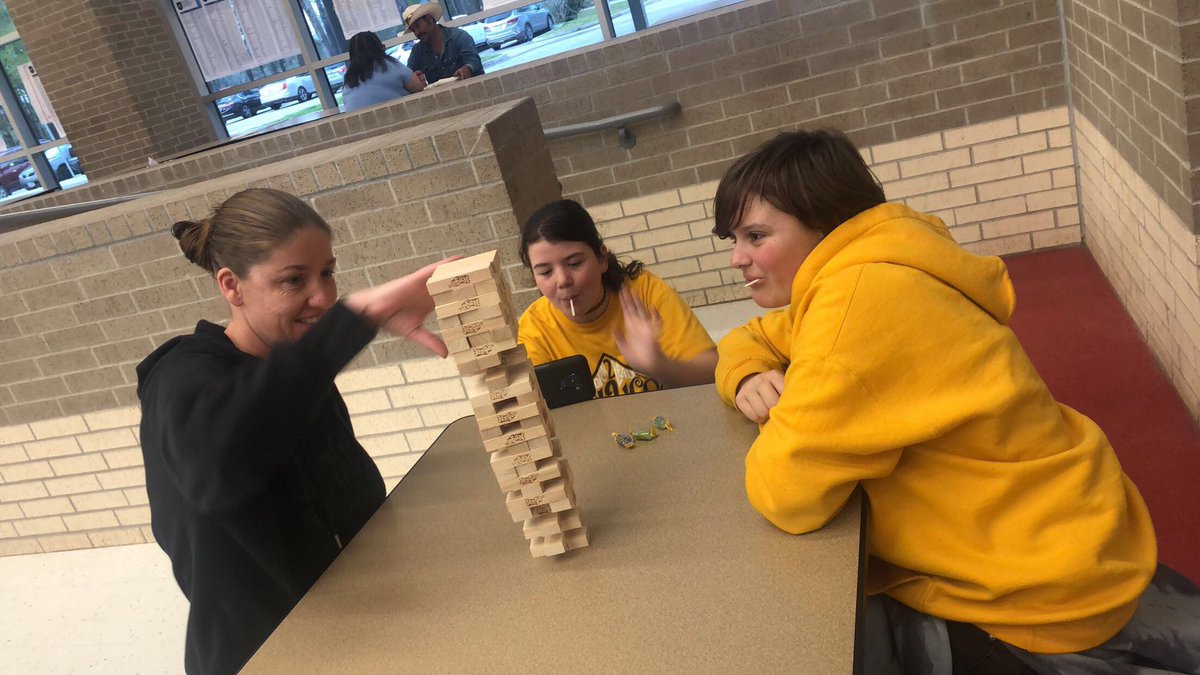 CouncilCms's tweet photo. We had a blast at Family Game Night. Thank you, @CMS_Counseling! #Just4Kids @CMS_IAMCMS #stuco https://t.co/H7ilOiFSG1