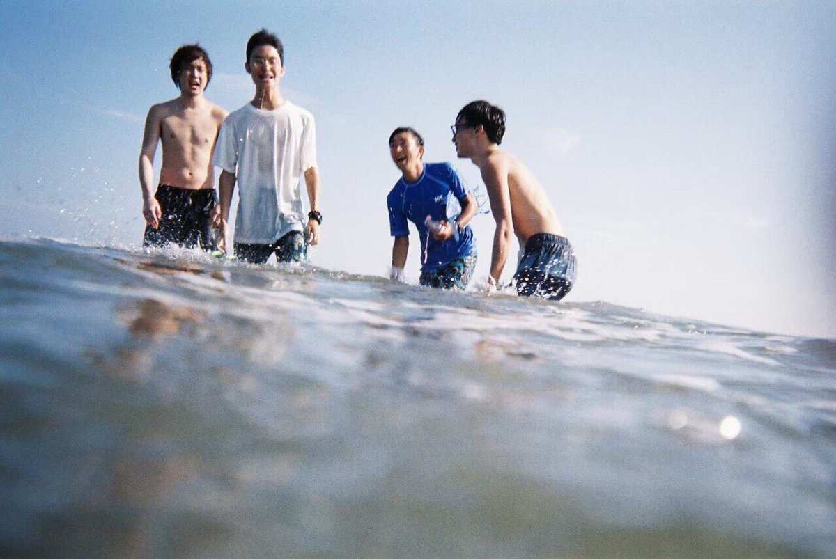 hosei_camerab's tweet photo. 【イベント紹介】
法政大学カメラ部の夏合宿は、
毎年1〜3年生60人以上が参加する一大イベントですっ🏖

カメラを置いて海ではしゃいだり
そんな部員を撮ったり。

バーベキュー、観光、海...
新1年生も含めて最高に夏を楽しめる夏合宿が待ち遠しい💭🤤
#春から法政 #春から法政大学 #camerab https://t.co/PFpOVkHa7m
