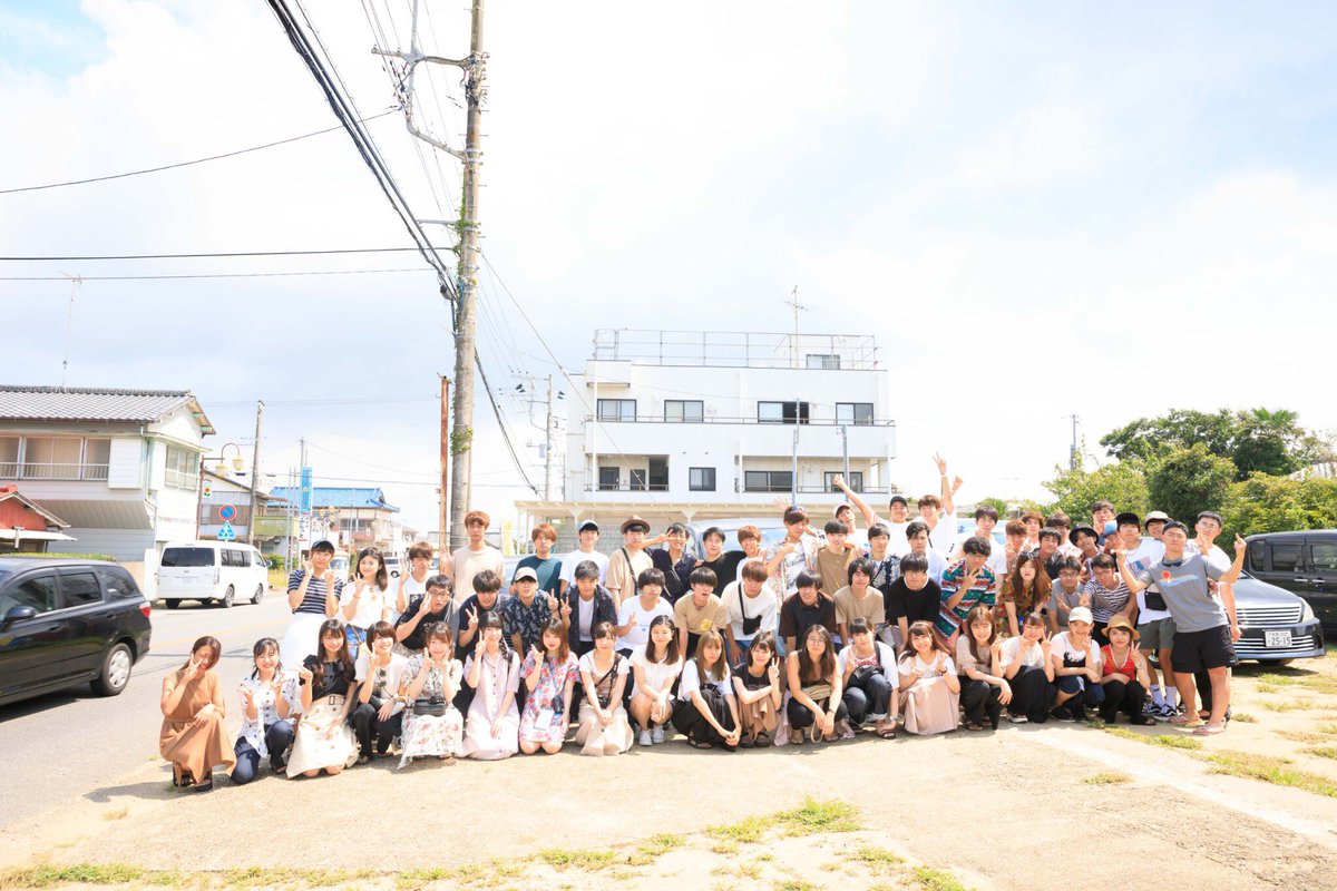 hosei_camerab's tweet photo. 【イベント紹介】
法政大学カメラ部の夏合宿は、
毎年1〜3年生60人以上が参加する一大イベントですっ🏖

カメラを置いて海ではしゃいだり
そんな部員を撮ったり。

バーベキュー、観光、海...
新1年生も含めて最高に夏を楽しめる夏合宿が待ち遠しい💭🤤
#春から法政 #春から法政大学 #camerab https://t.co/PFpOVkHa7m