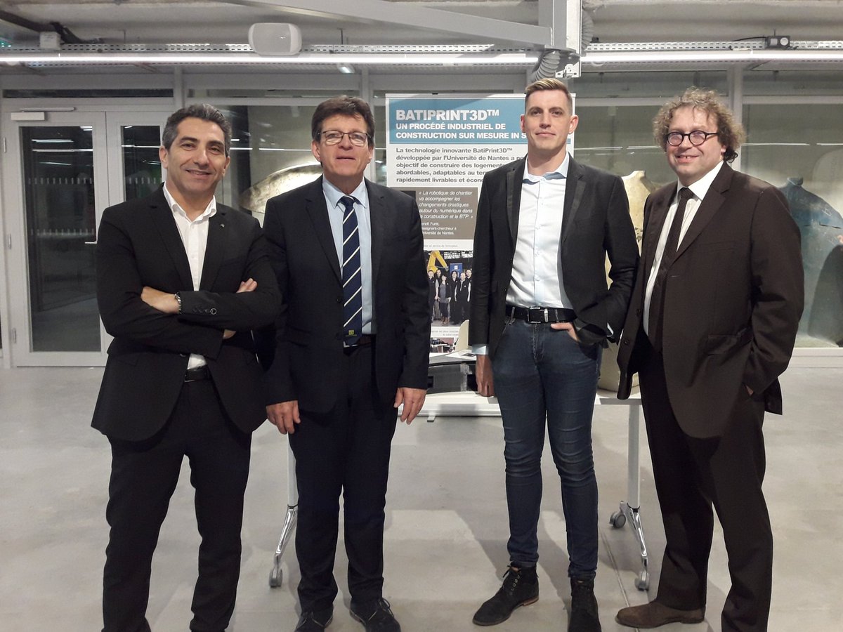 benoit_furet's tweet photo. La startup @batiprint créée par @UnivNantes @OuestValo @IUTNantes @IUTStNazaire présente à @Inovdia aujourd'hui chez @CougnaudGroupe 
La vaseline de #Batiprint3d :
Shaping Tomorrow 
colle parfaitement avec le thème :
Construisons le Futur https://t.co/4oCvGpgXBy
