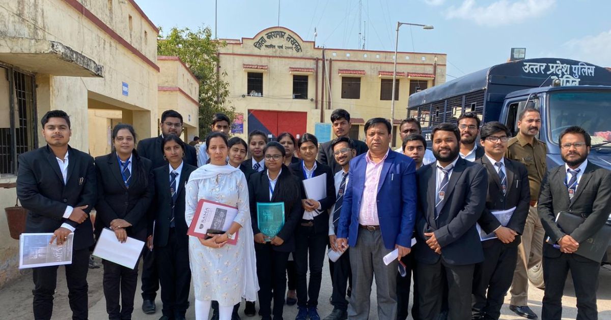 RamaUniversity's tweet photo. Faculty of #JuridicalSciences (#Law) Students in collaboration with #LegalAidClinic of #RamaUniversity Kanpur visited #ModelJail Lucknow, Mohanlalganj, Uttar Pradesh on Tuesday, March 3, 2020 https://t.co/N5vSgGR712