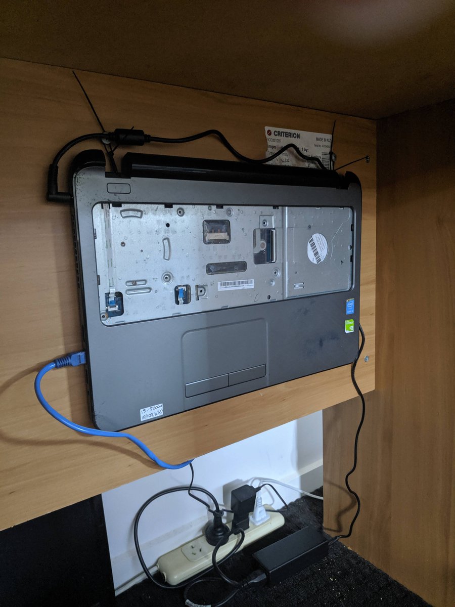 ostechnix's tweet image. Good idea! Setup headless server with zero cost!! 😎
#laptop #HeadlessServer #homelab
via -&amp;gt; reddit.com/r/homelab/comm…