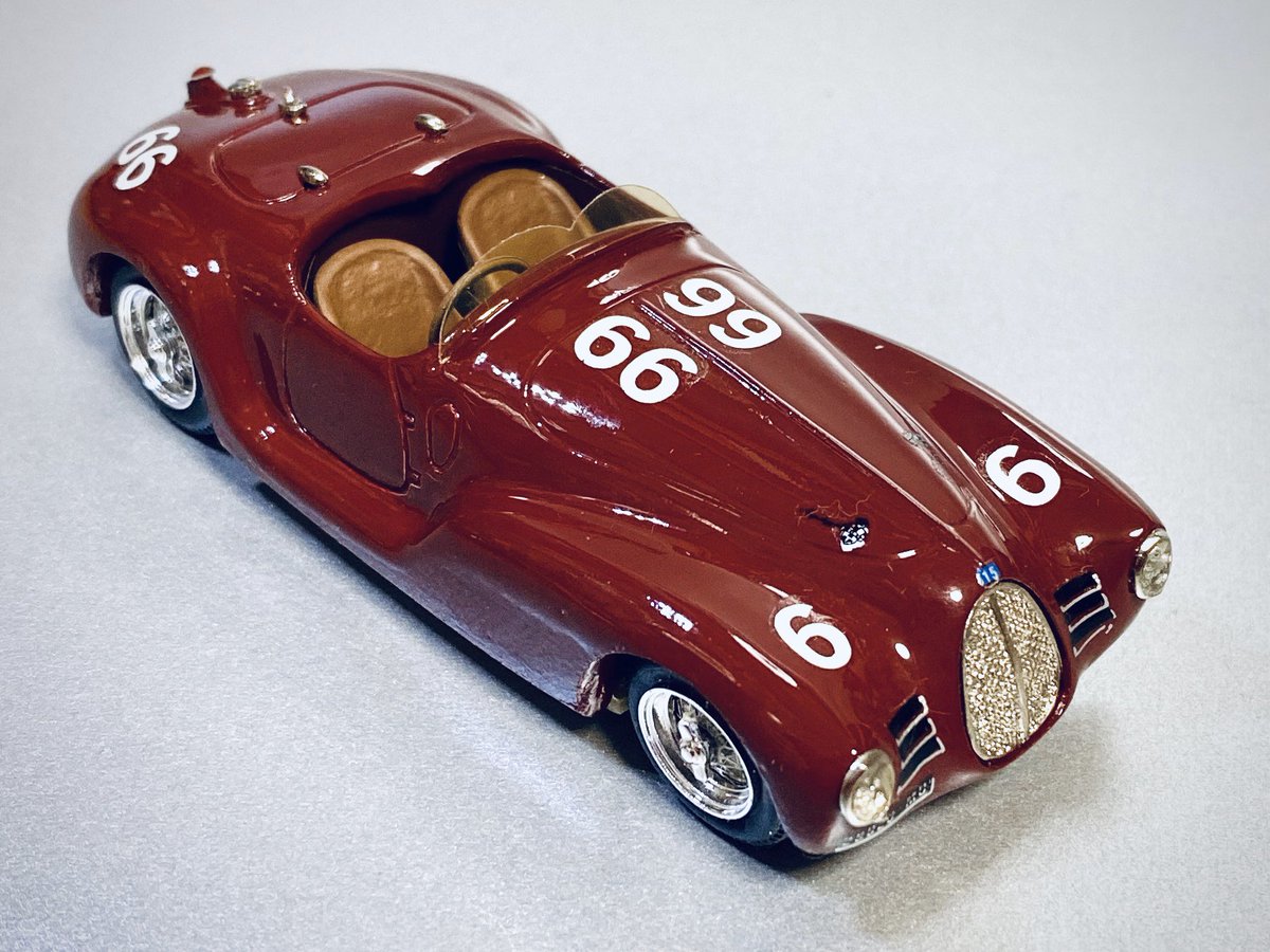 otohimegogo's tweet photo. Auto Avio Costruzioni 815
アルファロメオを退職したエンツォ・なんとかって人が1940年に初めて作ったスポーツカー。
ミニカーはトップモデルの1/43。
塗装やワイヤーホイールなどは流石のイタリア製ですが、造形はションボリ。
IXOやブルムからも出てるが、どれも甲乙付け難い。
#TOP_MODEL https://t.co/9c3b0X8zPN