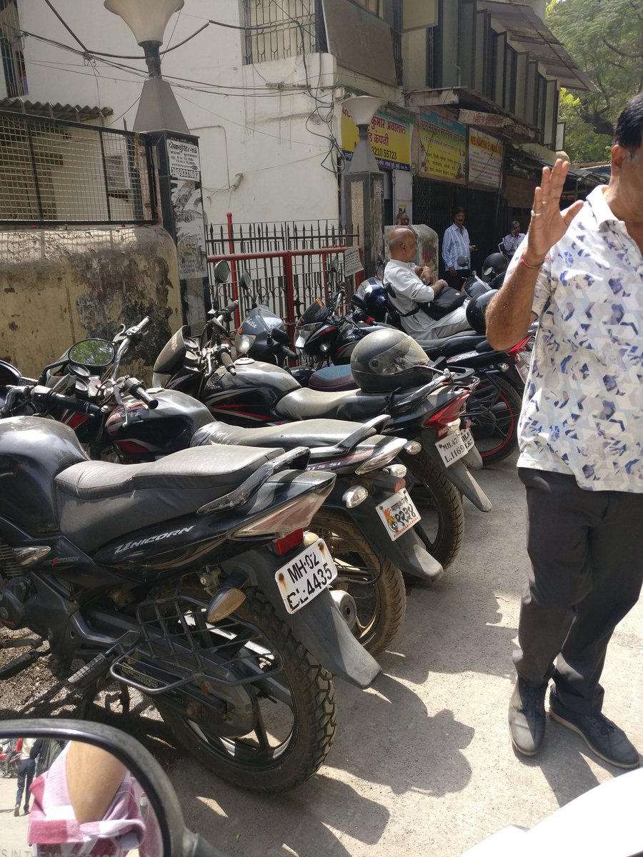 aman_patwa's tweet photo. @MumbaiPolice @CPMumbaiPolice @CMOMaharashtra No Action Taken Yesterday and the Situation is the same today. How Can a Four Wheeler pass through this Road? The situation is Terrible in Gaushala Lane, Daftary Road, Malad East. PLEASE TAKE ACTION https://t.co/Z6LvnnRCi8
