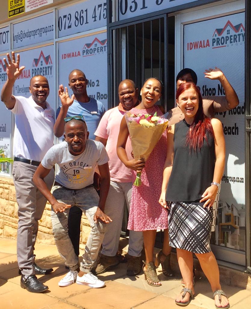idwalaprop's tweet photo. Our CEO and COO, Nondu &amp; Thulasizwe Mthwa at a meet &amp; greet with the Amanzimtoti team. 😁

If you wish to buy or sell in the South Coast of Durban, visit the branch at 85 Kingsway Road, Warner Beach or call 031 941 9398 to speak to one of the agents. #RealEstate #PropertyAgents https://t.co/5wIf3hZZNq