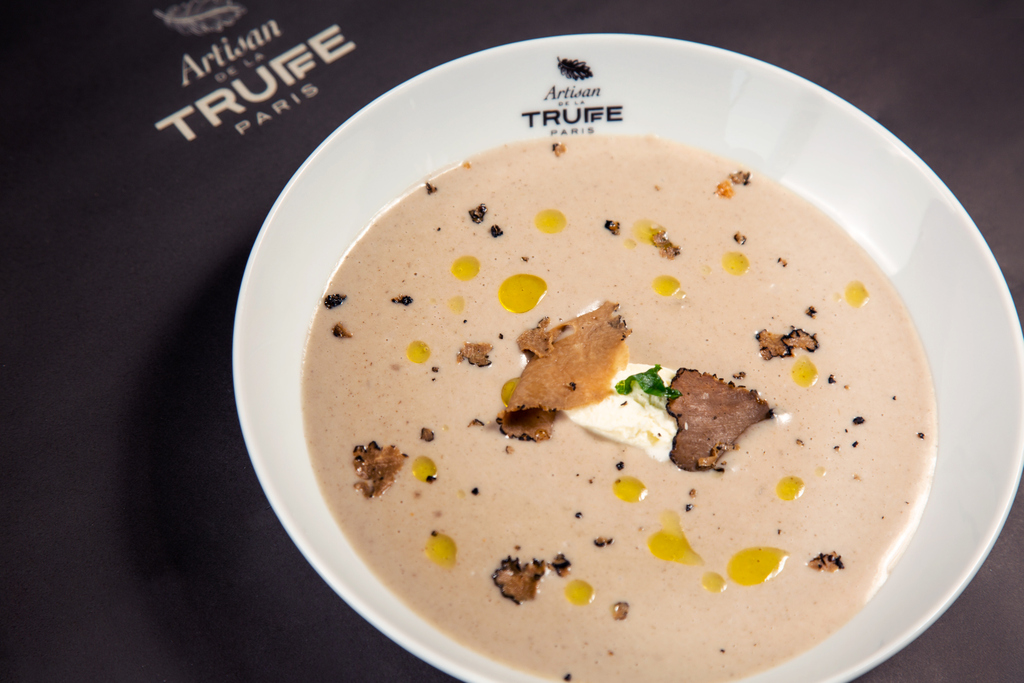 adtqatar's tweet photo. شوربة الفطر الشهية مع الكمأة مثالية لتدفئتك خلال اليوم البارد
Our delightful Mushroom Soup with truffle is perfect to warm you up during the cold day. https://t.co/bn3NpM3LaO