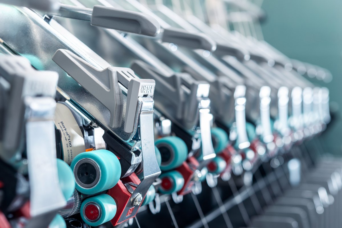RieterLtd's tweet photo. Compacting of fibers without underpressure? The new #compacting device COMPACTeasy produces compacted yarns without additionally needed energy. Read more about this mechanical solution here:
https://t.co/BtLdNf2U6Y
#Rieter #Suessen https://t.co/R98cUeI0lJ
