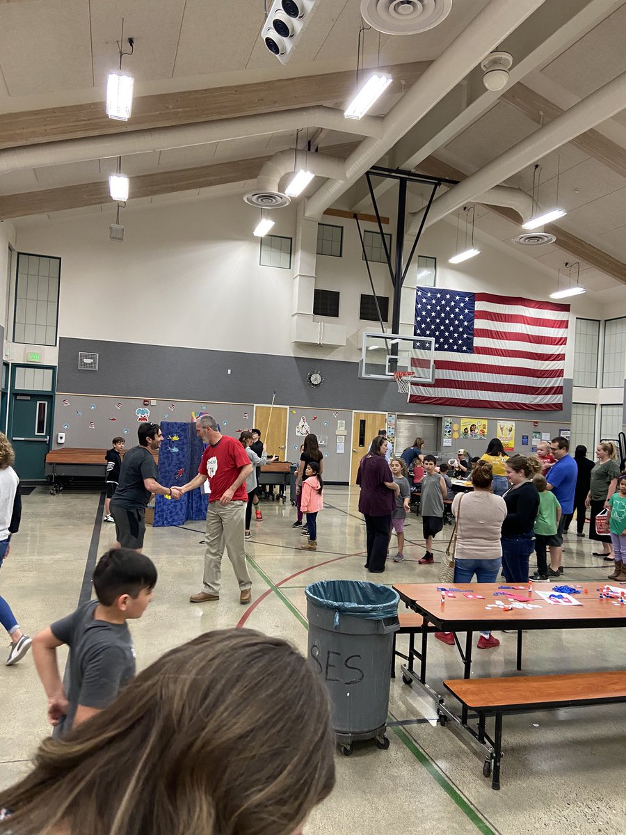 abanks_amy's tweet photo. Dr. Seuss night. Such fun! @rcsdcirby https://t.co/ajk3FxKEDl