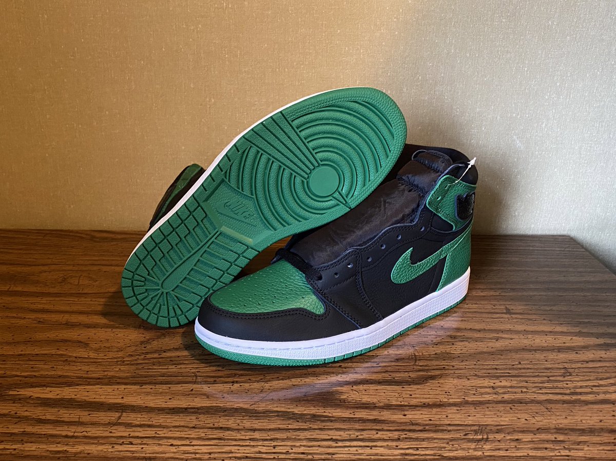 ShopNoice's tweet photo. Air Jordan 1 Pine Green Black DEADSTOCK
Size 10
✅IN STOCK✅
DM for pricing https://t.co/4pOl1uIbkV