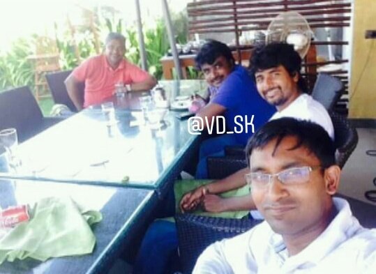 SKFC_Telugu's tweet photo. good morning @Siva_Kartikeyan anna siva anna with frnds past one
#Throwbacklondon
#unseenpicsofsk
#skforever
#FriendshipGoals https://t.co/9Vl3VxQbiR