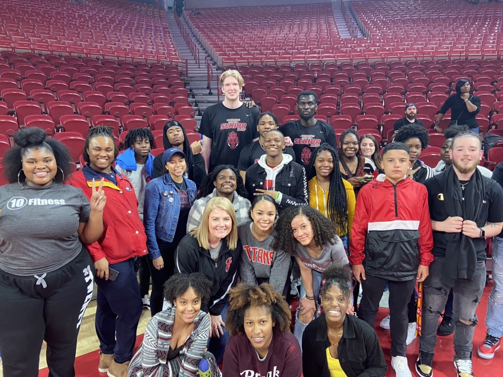 JHSDECA2's tweet photo. Enjoyed cheering on the hogs in their victory over LAU tonight!!!! @EricPMusselman @RazorbackMBB #wps @JNPSD1 https://t.co/SysZCNZJja